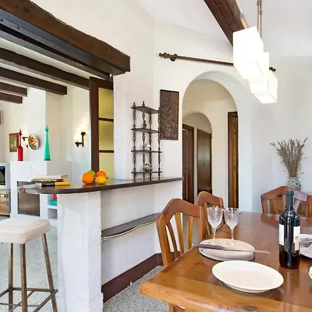 Sleeps 6 Villa *
