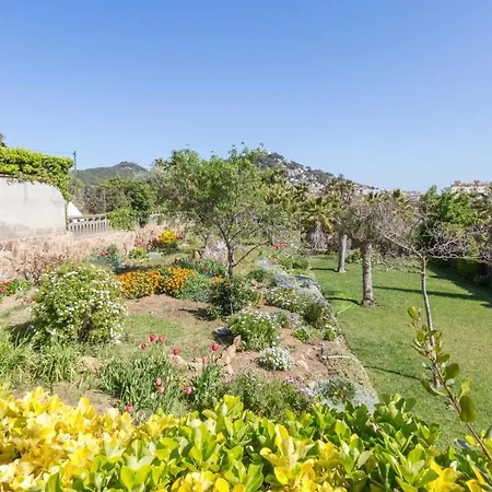 Villa Sleeps 6
