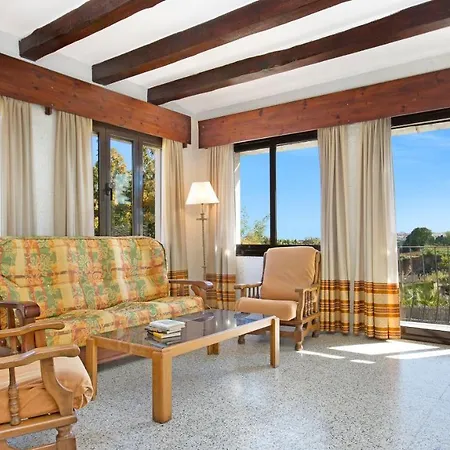Sleeps 6 *