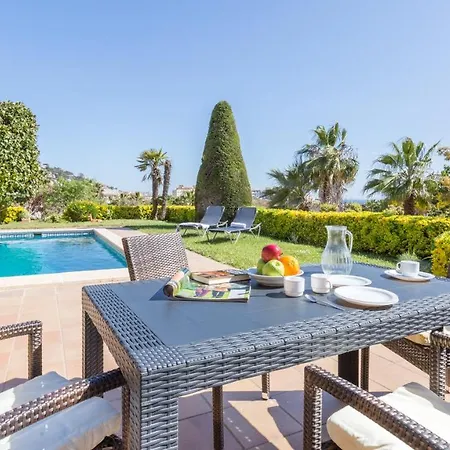 Sleeps 6